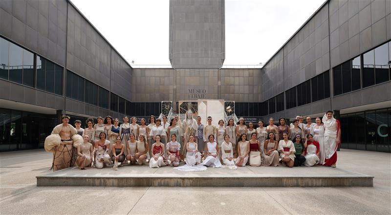 Imagen Pasarela Emerge Tejiendo historias y compromiso: la XIII Pasarela Emerge de la UFV transforma el Museo del Traje en un espacio de arte y sostenibilidad Estudiar en Universidad Privada Madrid