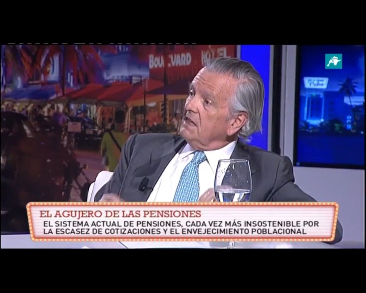 Tomás Alfaro, profesor de ADE en la UFV, habla del sistema de pensiones en El Toro TV | UFV 021019-3 Tomás Alfaro, profesor de ADE en la UFV, habla del sistema de pensiones en El Toro TV | UFV Estudiar en Universidad Privada Madrid