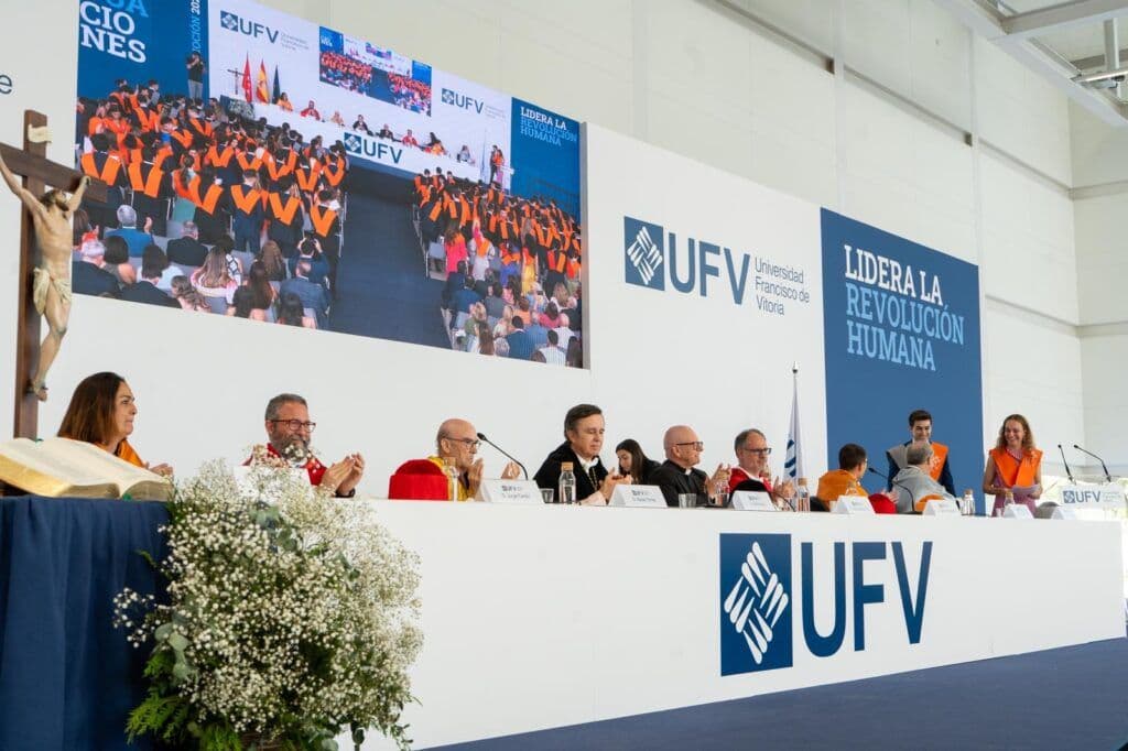 Cerca de 2000 alumnos de la Universidad Francisco de Vitoria se gradúan este curso 2023/2024 | UFV 0eb3d8a0-5127-456b-ad76-6bfd09594a62-1-1024x682 Cerca de 2000 alumnos de la Universidad Francisco de Vitoria se gradúan este curso 2023/2024 | UFV Estudiar en Universidad Privada Madrid