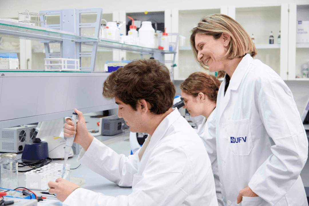 El Grado en Farmacia de la UFV, entre los mejores de España en Enseñanza y Aprendizaje, según el Ranking CYD | UFV 240605_portada-farmacia-ensenanza-y-aprendizaje-ranking-cyd El Grado en Farmacia de la UFV, entre los mejores de España en Enseñanza y Aprendizaje, según el Ranking CYD | UFV Estudiar en Universidad Privada Madrid