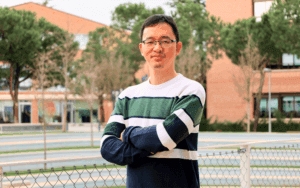 El Dr. Amos Guang-Zhong Yin, investigador de la UFV, recibe la prestigiosa Ayuda Ramón y Cajal para su trabajo en polímeros sostenibles | UFV 250305_foto-portada-noticia-ED-300x188 El Dr. Amos Guang-Zhong Yin, investigador de la UFV, recibe la prestigiosa Ayuda Ramón y Cajal para su trabajo en polímeros sostenibles | UFV Estudiar en Universidad Privada Madrid