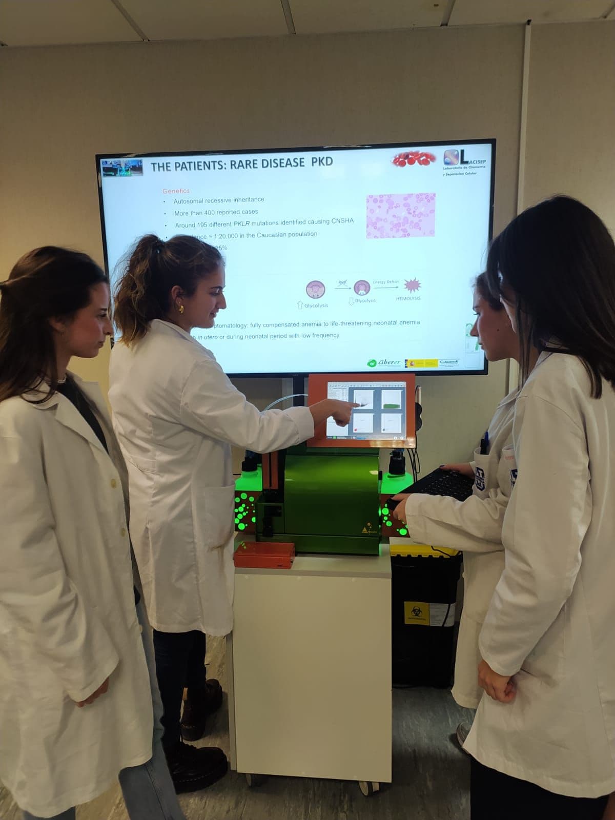 La UFV fomenta el conocimiento de la investigación en enfermedades raras con una escuela propia: Escuela de Enfermedades Raras 3eras | Noticias de Actualidad UFV | UFV Almunos-de-Biotecnologia-y-del-Master-en-Terapais-avanzadas-en-Biomedicina-de-la-Facultad-de-CC-Experimentales-y-Escuela-de-Postgrado-formandose-para-Invetsigar-en-Enfermedades-Raras La UFV fomenta el conocimiento de la investigación en enfermedades raras con una escuela propia: Escuela de Enfermedades Raras 3eras | Noticias de Actualidad UFV | UFV Estudiar en Universidad Privada Madrid