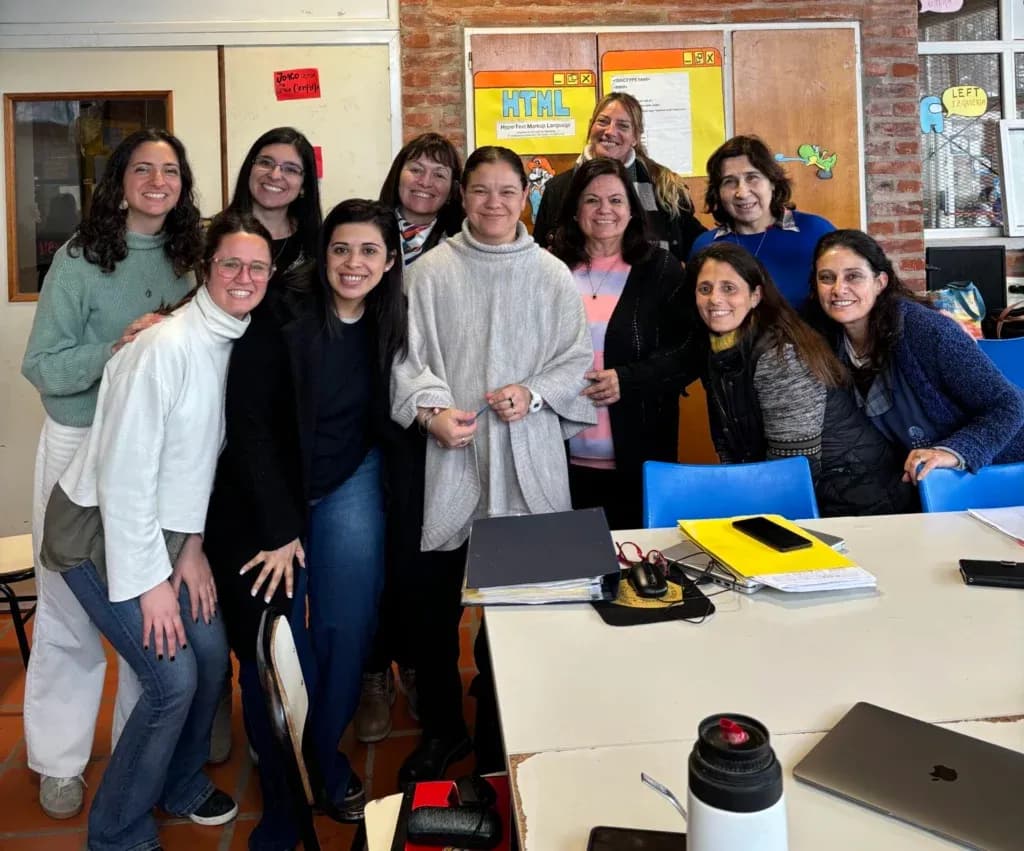 Latinoamérica se une a la transformación educativa a través del carácter | UFV CEV-noticia-julio-agosto-e1765271544473-1024x851 Latinoamérica se une a la transformación educativa a través del carácter | UFV Estudiar en Universidad Privada Madrid