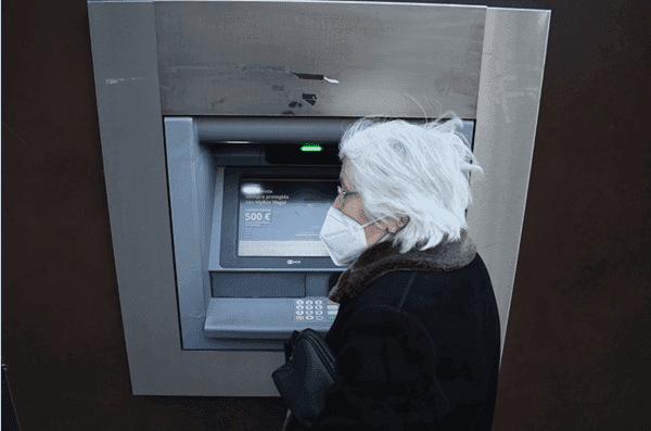 El periódico Mirada21.es da voz a las personas mayores, excluidas por la digitalización de los bancos | Noticias de Actualidad UFV | UFV Captura-de-pantalla-2022-03-01-a-las-14.10.10 El periódico Mirada21.es da voz a las personas mayores, excluidas por la digitalización de los bancos | Noticias de Actualidad UFV | UFV Estudiar en Universidad Privada Madrid