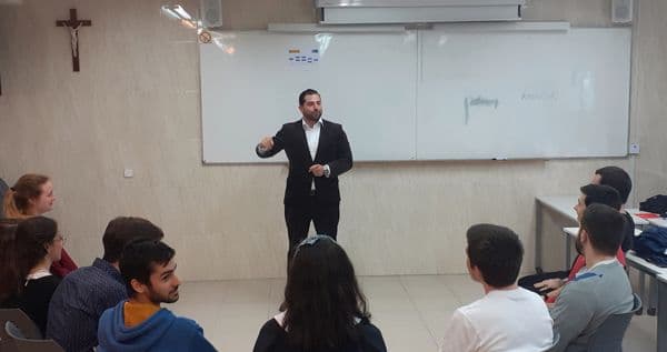 Los alumnos de ‘+Futuro’ UFV reciben formación en retórica, dialéctica y oratoria | UFV Charla-Pol-Victoria-1 Los alumnos de ‘+Futuro’ UFV reciben formación en retórica, dialéctica y oratoria | UFV Estudiar en Universidad Privada Madrid