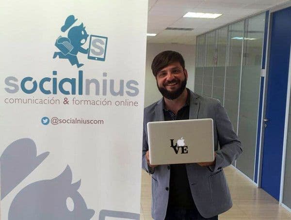 Chema Nieto, alumni de la UFV, forma su propia empresa, Socialnius, una agencia de Marketing Digital que ayuda a las empresas a dar a conocer su marca a su público objetivo | UFV Chema-Nieto-alumni-de-la-UFV-forma-su-propia-empresa-Socialnius-una-agencia-de-Marketing-Digital-que-ayuda-a-las-empresas-a-dar-a-conocer-su-marca-a-su-publico-objetivo-1 Chema Nieto, alumni de la UFV, forma su propia empresa, Socialnius, una agencia de Marketing Digital que ayuda a las empresas a dar a conocer su marca a su público objetivo | UFV Estudiar en Universidad Privada Madrid