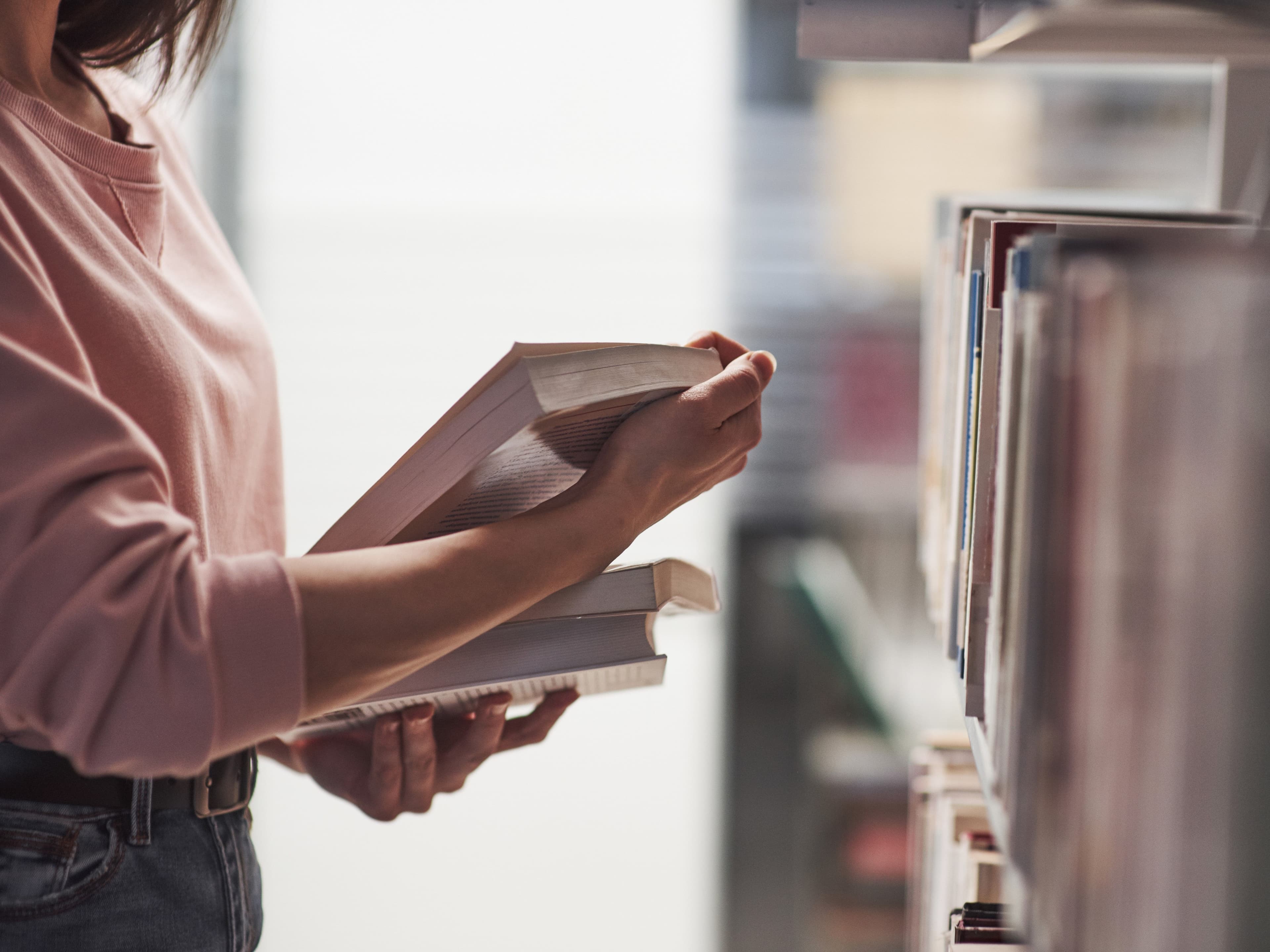 Collection and acquisitions | UFV ColecciónyAdquisiciones_Hero_horizontal de la biblioteca del campus Collection and acquisitions | UFV Study at the Universidad Privada Madrid