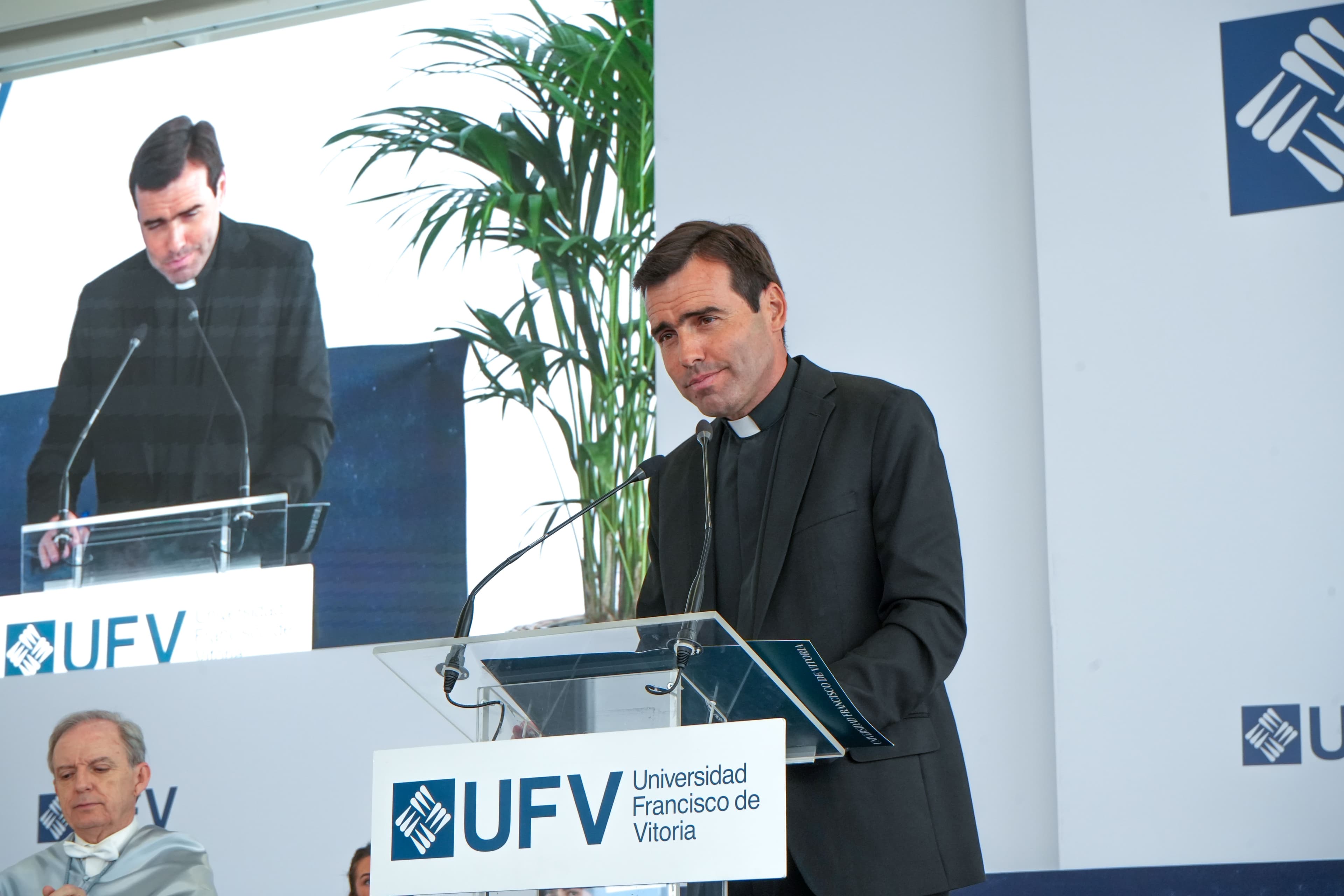 La Universidad Francisco de Vitoria gradúa a más de 5.000 alumnos llamados a liderar con humanidad en la era de la inteligencia artificial DSC00070 La Universidad Francisco de Vitoria gradúa a más de 5.000 alumnos llamados a liderar con humanidad en la era de la inteligencia artificial Estudiar en Universidad Privada Madrid