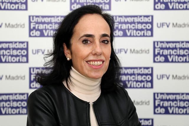 La profesora Elena Postigo explica qué es el transhumanismo en La Tarde de Cope | UFV Elena-Ma-Postigo-1 La profesora Elena Postigo explica qué es el transhumanismo en La Tarde de Cope | UFV Estudiar en Universidad Privada Madrid