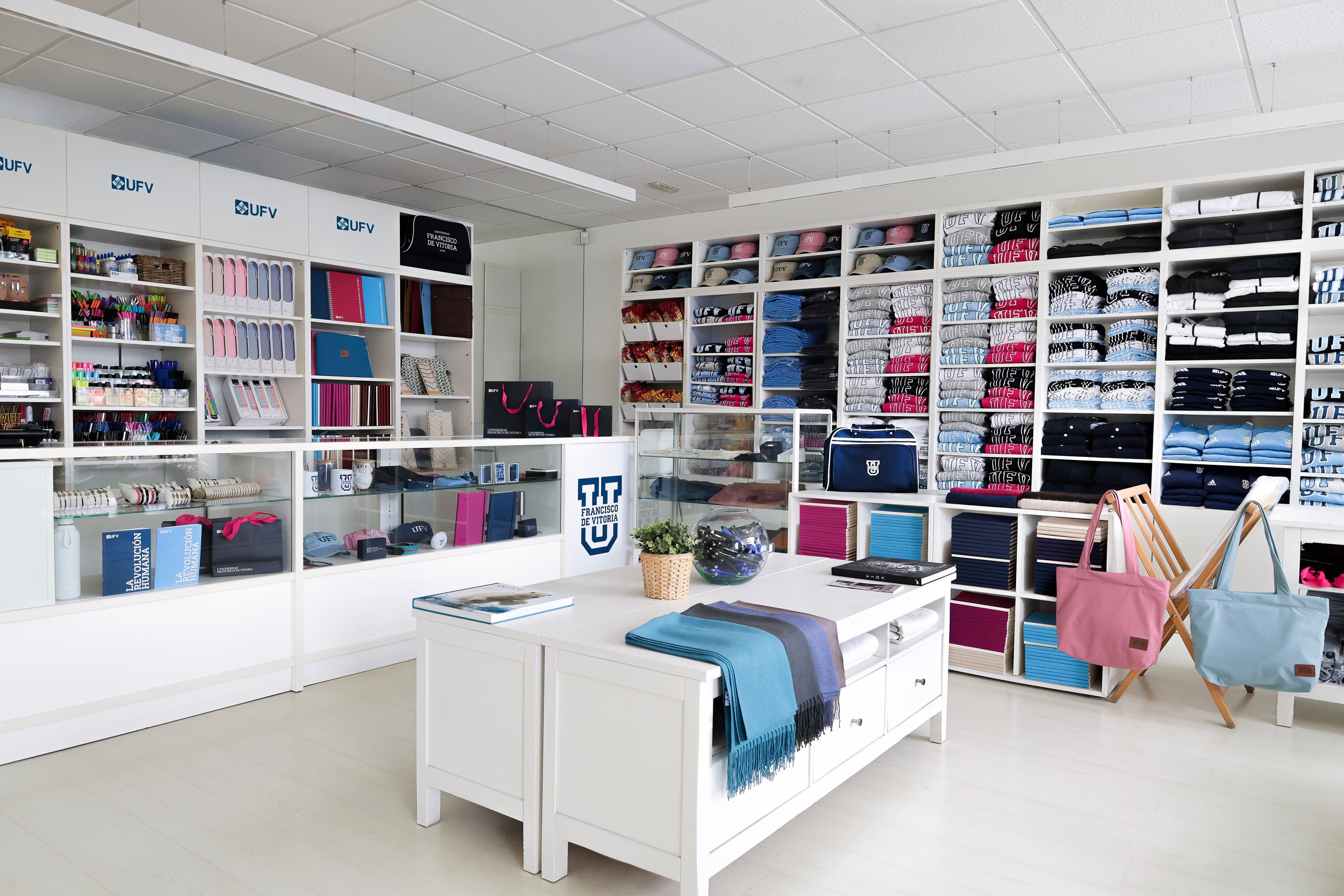 Tienda UFV | UFV FOTO TIENDA WEB FINAL Tienda UFV | UFV Estudiar en Universidad Privada Madrid
