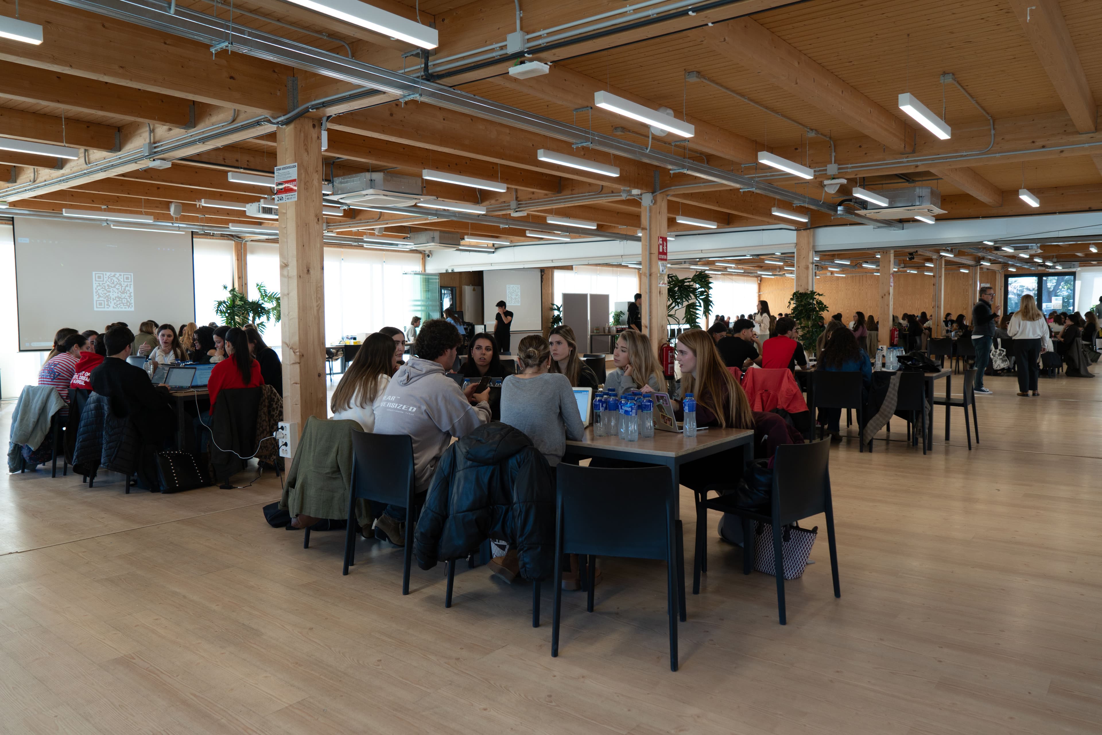 Rush UFV, el reto creativo que acerca a los estudiantes a la realidad de las agencias de publicidad y al uso profesional de IA Foto 1 Rush Rush UFV, el reto creativo que acerca a los estudiantes a la realidad de las agencias de publicidad y al uso profesional de IA Estudiar en Universidad Privada Madrid