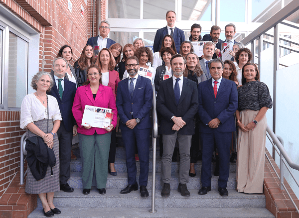 La Fundación Madri+d entrega el reconocimiento de la acreditación institucional de calidad a todas las facultades y escuelas de la Universidad Francisco de Vitoria | Noticias de Actualidad UFV | UFV Foto-familia-acreditacion-institucional La Fundación Madri+d entrega el reconocimiento de la acreditación institucional de calidad a todas las facultades y escuelas de la Universidad Francisco de Vitoria | Noticias de Actualidad UFV | UFV Estudiar en Universidad Privada Madrid
