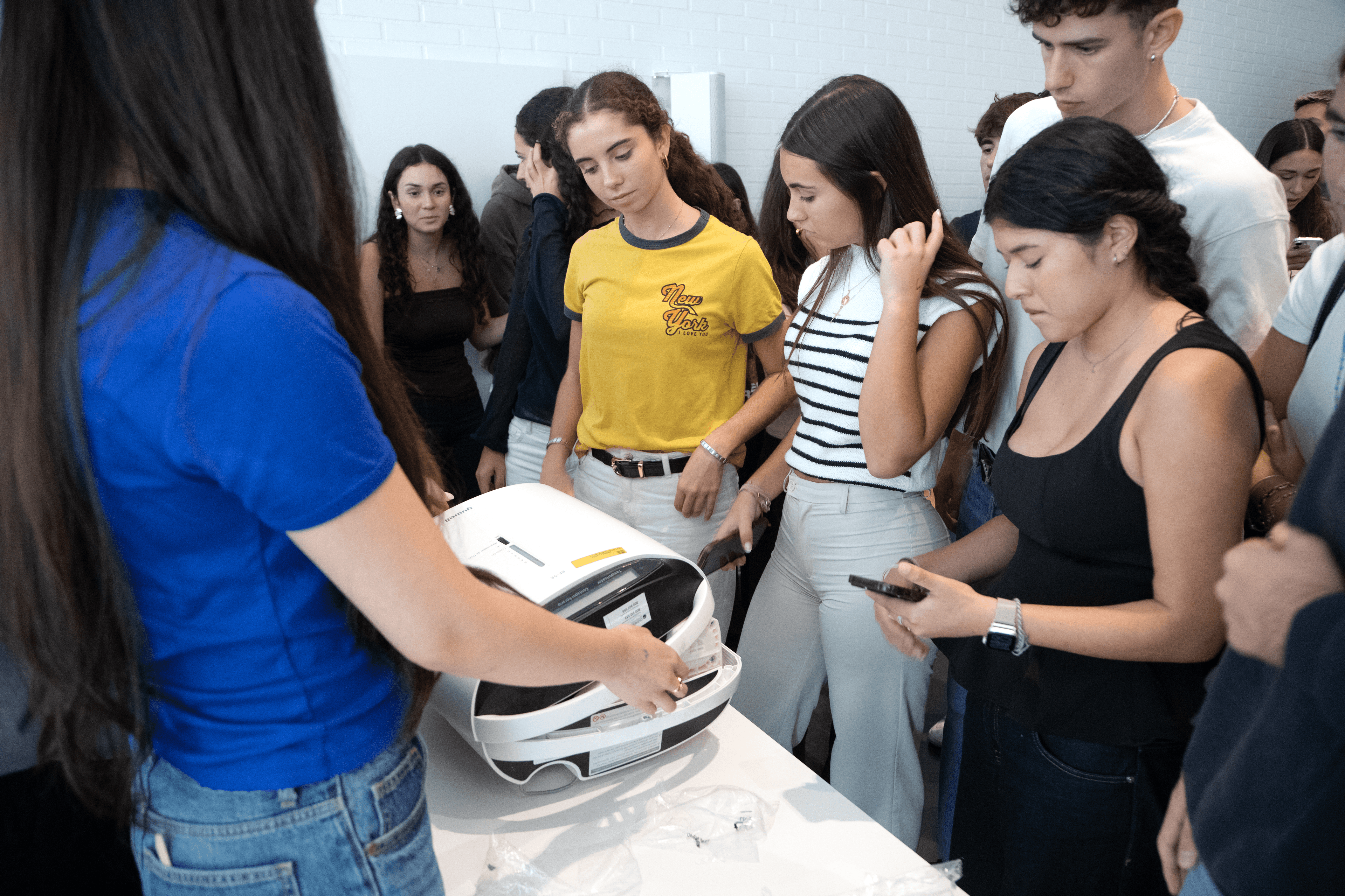 Profesionales de la UFV forman en Tánger a los equipos del Proyecto El Faro Los alumnos pudieron interactuar con los dispositivos Profesionales de la UFV forman en Tánger a los equipos del Proyecto El Faro Estudiar en Universidad Privada Madrid