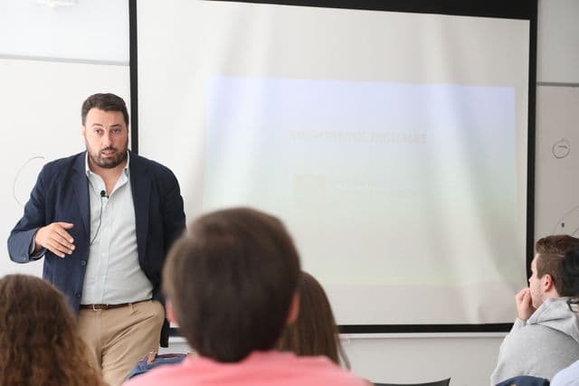 El Centro de Emprendimiento UFV inaugura el curso con el taller “Megatendencias tecnológicas en la era digital” | UFV IMG_2425_Easy-Resize.com El Centro de Emprendimiento UFV inaugura el curso con el taller “Megatendencias tecnológicas en la era digital” | UFV Estudiar en Universidad Privada Madrid