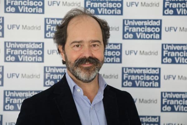 Pablo Delgado de la Serna propone ejercicios en la oficina para evitar el dolor de espalda | UFV IMG_2837-1-1 Pablo Delgado de la Serna propone ejercicios en la oficina para evitar el dolor de espalda | UFV Estudiar en Universidad Privada Madrid