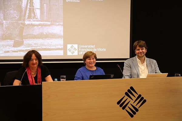 Marie Laure Ryan, en la UFV (Madrid): “En el mundo de los videojuegos existe un tipo de usuario educado y crítico, que busca historias coherentes sin renunciar a la jugabilidad” | UFV IMG_8228-1 Marie Laure Ryan, en la UFV (Madrid): “En el mundo de los videojuegos existe un tipo de usuario educado y crítico, que busca historias coherentes sin renunciar a la jugabilidad” | UFV Estudiar en Universidad Privada Madrid