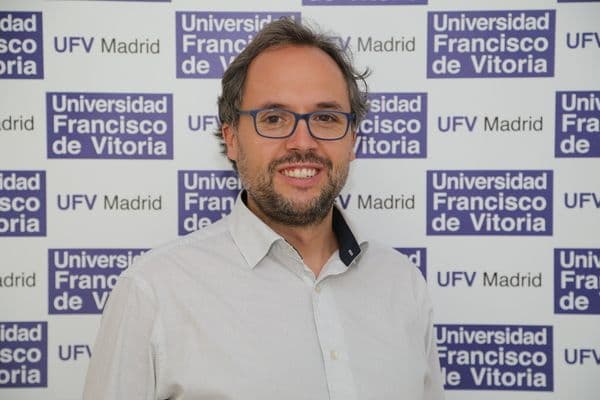 Nuestro profesor Raúl Alelú, presente en la Feria del Libro 2021 | UFV IMG_8810-copia Nuestro profesor Raúl Alelú, presente en la Feria del Libro 2021 | UFV Estudiar en Universidad Privada Madrid