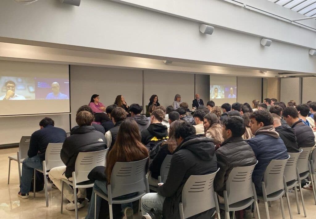 La UFV debate sobre el papel de la inteligencia artificial en la educación en una mesa redonda organizada por el Grado de Marketing | UFV Imagen-de-WhatsApp-2025-02-25-a-las-08.33.40_3f893281-e1741013852997-1024x710 La UFV debate sobre el papel de la inteligencia artificial en la educación en una mesa redonda organizada por el Grado de Marketing | UFV Estudiar en Universidad Privada Madrid