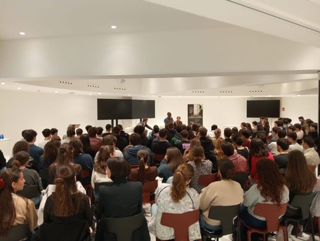 Un mensaje de esperanza y compasión: Gregoire Ahongbonon comparte su experiencia en África ante más de 200 estudiantes | UFV Imagen-de-WhatsApp-2025-11-04-a-las-12.16.59_1764743c-1024x771 Un mensaje de esperanza y compasión: Gregoire Ahongbonon comparte su experiencia en África ante más de 200 estudiantes | UFV Estudiar en Universidad Privada Madrid