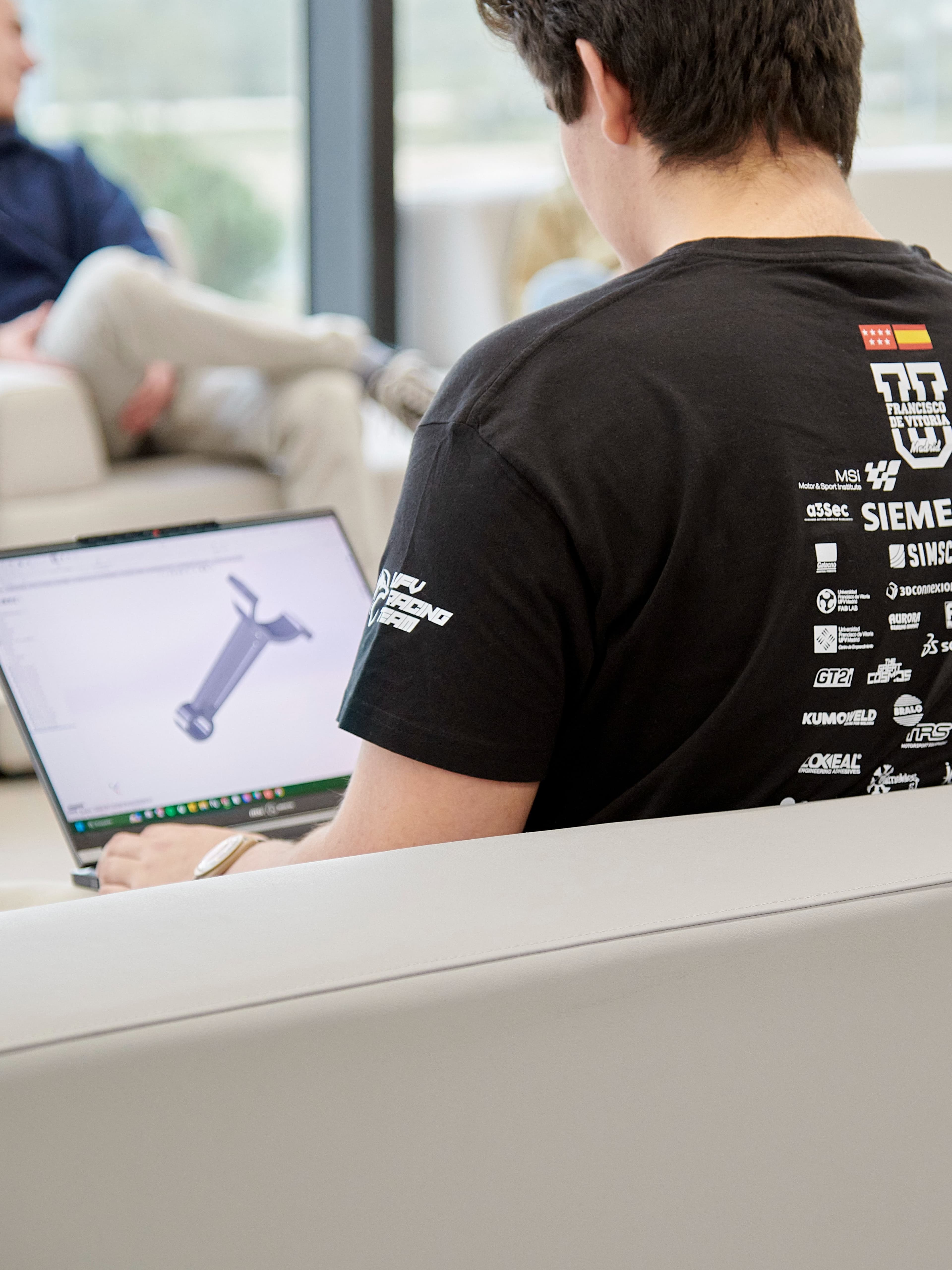 Estudiar Grado Ingeniería Mecánica en Madrid M21_Vertical_ContentText2_Ing. Mecánica Estudiar Grado Ingeniería Mecánica en Madrid Estudiar en Universidad Privada Madrid