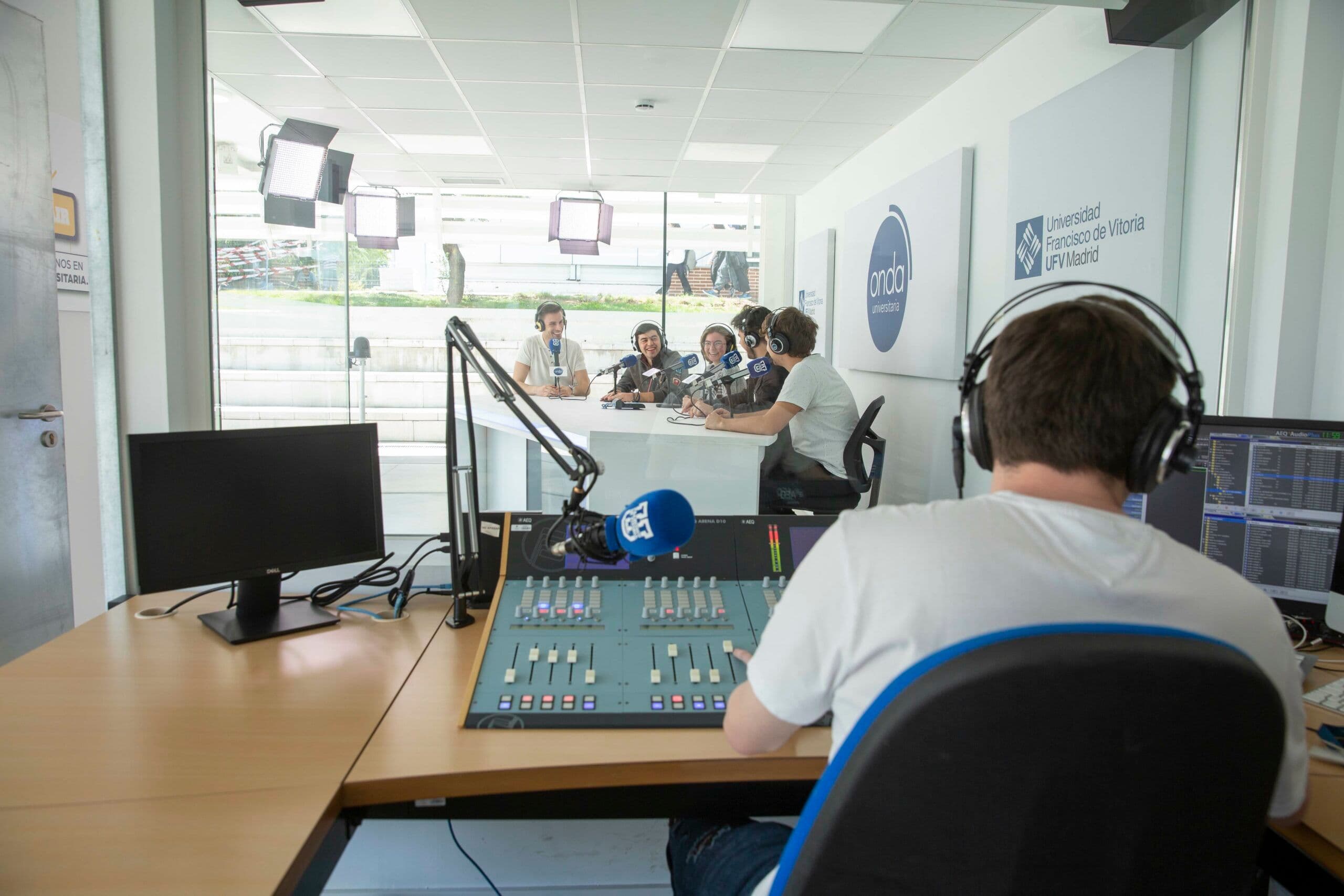La Universidad Francisco de Vitoria y el grupo Mirada 21 han celebrado el Día Mundial de la Radio | Noticias de Actualidad UFV | UFV Onda-Universitaria-estudio-radio-scaled-1 La Universidad Francisco de Vitoria y el grupo Mirada 21 han celebrado el Día Mundial de la Radio | Noticias de Actualidad UFV | UFV Estudiar en Universidad Privada Madrid