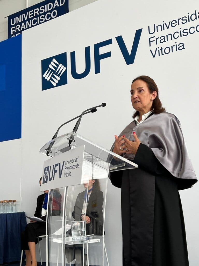 Cerca de 2000 alumnos de la Universidad Francisco de Vitoria se gradúan este curso 2023/2024 | UFV PHOTO-2024-06-02-20-06-18-768x1024 Cerca de 2000 alumnos de la Universidad Francisco de Vitoria se gradúan este curso 2023/2024 | UFV Estudiar en Universidad Privada Madrid