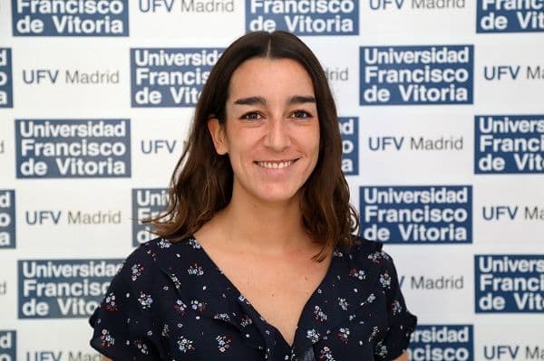 ¿Por qué una camiseta sí puede traer la felicidad? Paula Martínez del Mazo, responsable de comunicación en el Instituto John Henry Newman y Premios Razón Abierta, lo explica en un artículo publicado en Democresía | UFV Paula-Martinez-1 ¿Por qué una camiseta sí puede traer la felicidad? Paula Martínez del Mazo, responsable de comunicación en el Instituto John Henry Newman y Premios Razón Abierta, lo explica en un artículo publicado en Democresía | UFV Estudiar en Universidad Privada Madrid