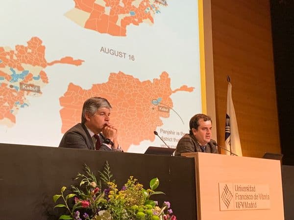 Victor Cortizo y Javier Gil presentan el Grado en Relaciones Internacionales a los alumnos de primero | UFV Presentacion-Grado-RRII Victor Cortizo y Javier Gil presentan el Grado en Relaciones Internacionales a los alumnos de primero | UFV Estudiar en Universidad Privada Madrid