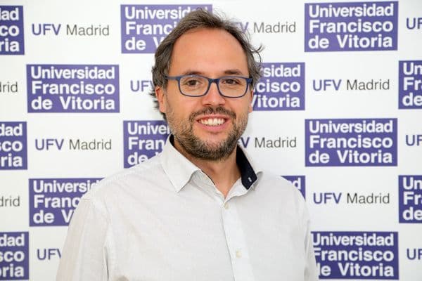 Raúl Alelú-Paz participa en el ciclo literario de Rivas Vaciamadrid ‘Palabras en Vuelo’ | UFV Raul-Alelu-Paz-1 Raúl Alelú-Paz participa en el ciclo literario de Rivas Vaciamadrid ‘Palabras en Vuelo’ | UFV Estudiar en Universidad Privada Madrid