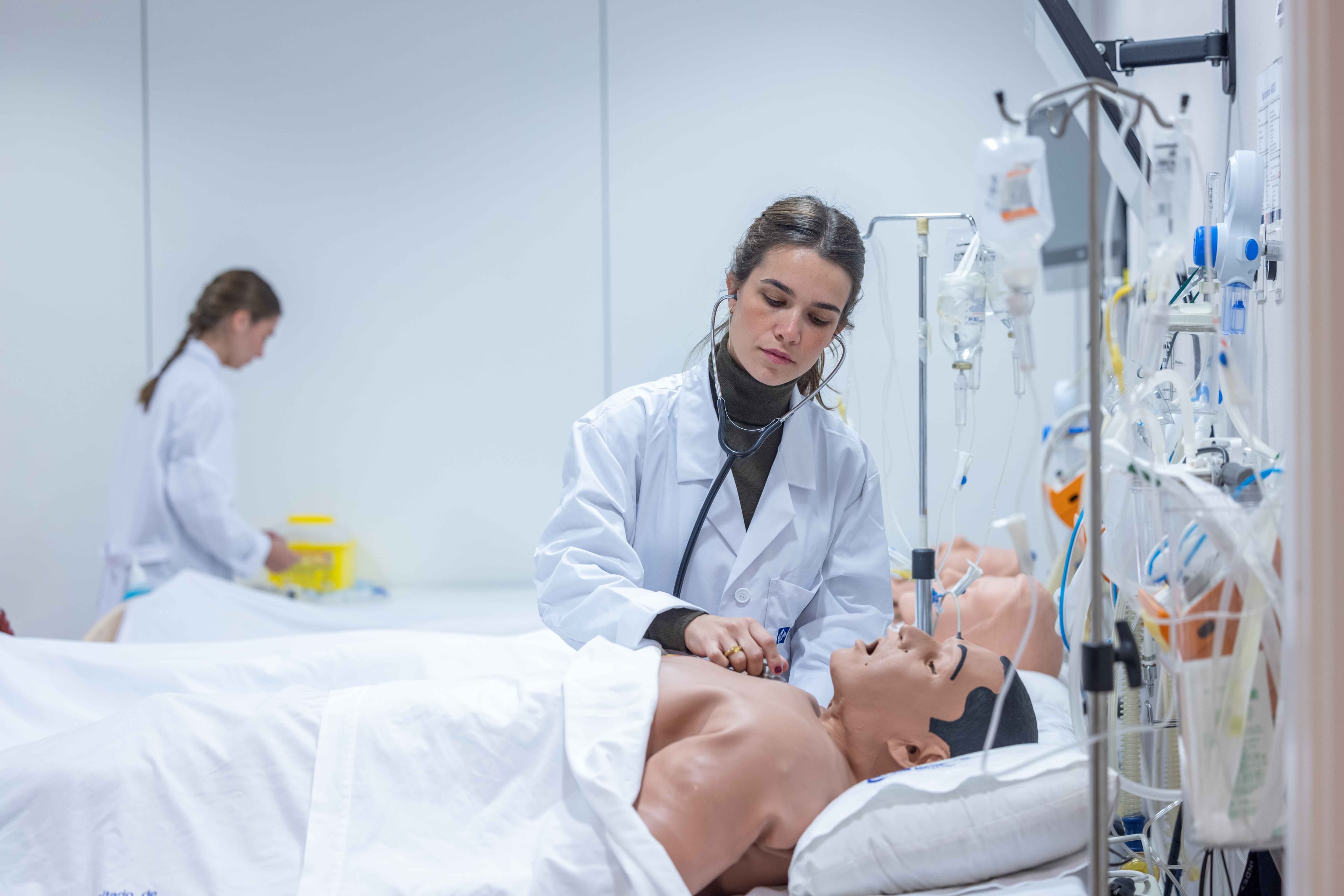 La UFV consolida su modelo propio de pacientes simulados para formar profesionales con mayor competencia clínica y humana UFV1-1884 La UFV consolida su modelo propio de pacientes simulados para formar profesionales con mayor competencia clínica y humana Estudiar en Universidad Privada Madrid