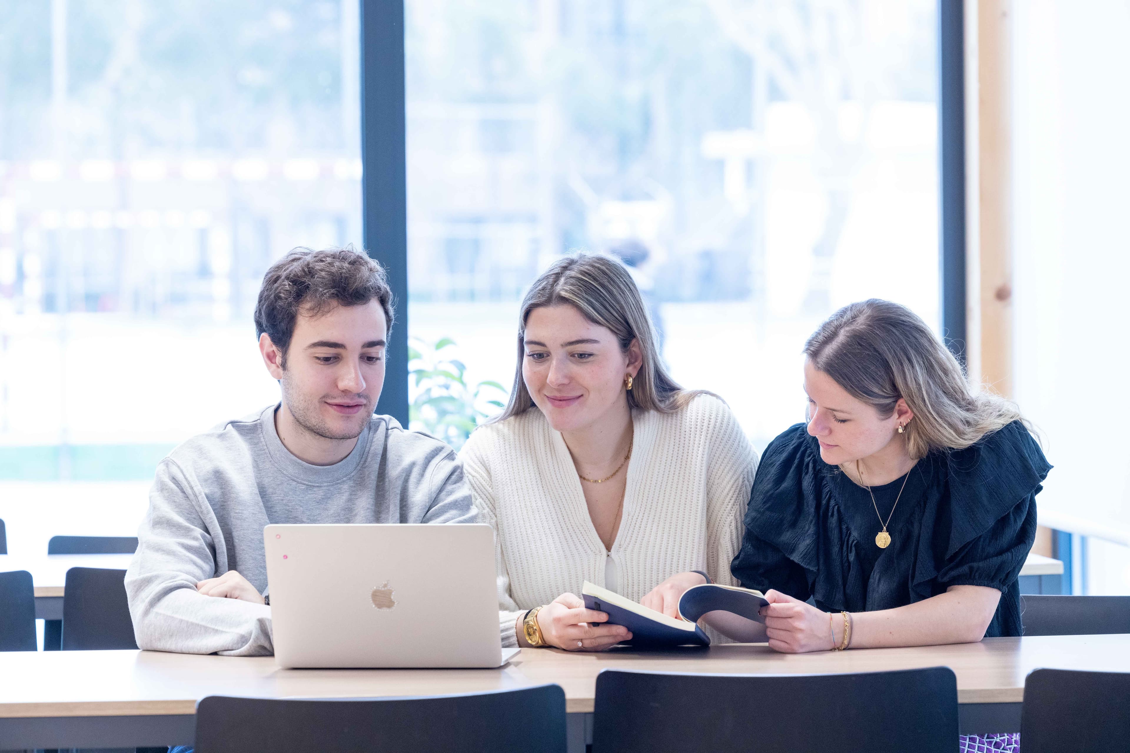 La Universidad Francisco de Vitoria desde Postgrado y Educación Ejecutiva organiza un webinar titulado: “IA en PRL: más allá de la herramienta, un cambio de enfoque”, contará con la participación de Luis Salgado Cabrero, experto en Prevención de Riesgos L UFV1-2825 La Universidad Francisco de Vitoria desde Postgrado y Educación Ejecutiva organiza un webinar titulado: “IA en PRL: más allá de la herramienta, un cambio de enfoque”, contará con la participación de Luis Salgado Cabrero, experto en Prevención de Riesgos L Estudiar en Universidad Privada Madrid