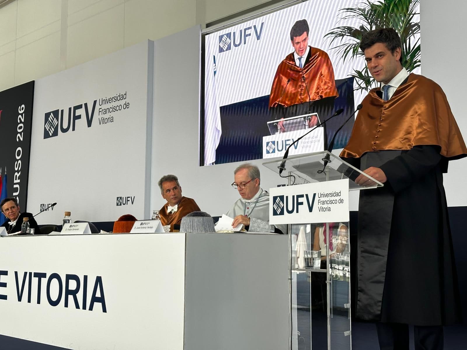 La Universidad Francisco de Vitoria gradúa a más de 5.000 alumnos llamados a liderar con humanidad en la era de la inteligencia artificial WhatsApp Image 2026-06-05 at 12.14.45 La Universidad Francisco de Vitoria gradúa a más de 5.000 alumnos llamados a liderar con humanidad en la era de la inteligencia artificial Estudiar en Universidad Privada Madrid