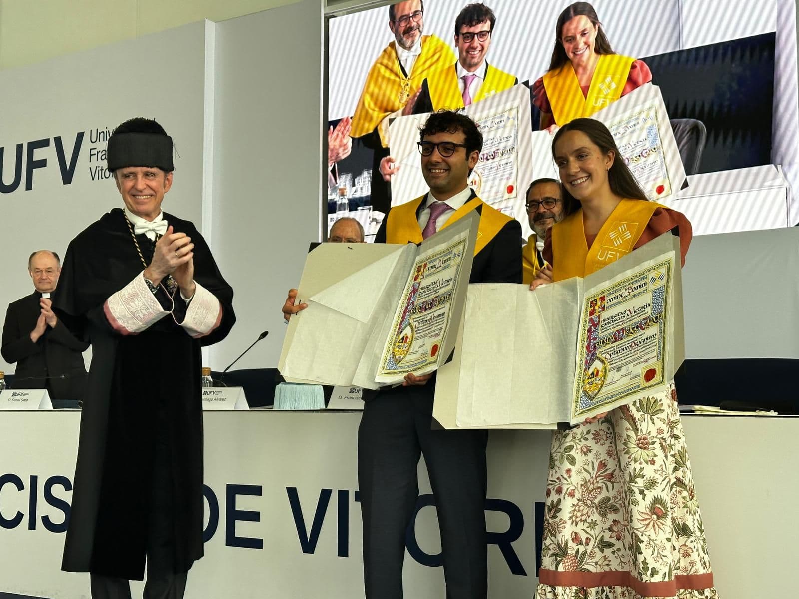 La Universidad Francisco de Vitoria gradúa a más de 5.000 alumnos llamados a liderar con humanidad en la era de la inteligencia artificial WhatsApp Image 2026-06-05 at 12.19.45 La Universidad Francisco de Vitoria gradúa a más de 5.000 alumnos llamados a liderar con humanidad en la era de la inteligencia artificial Estudiar en Universidad Privada Madrid