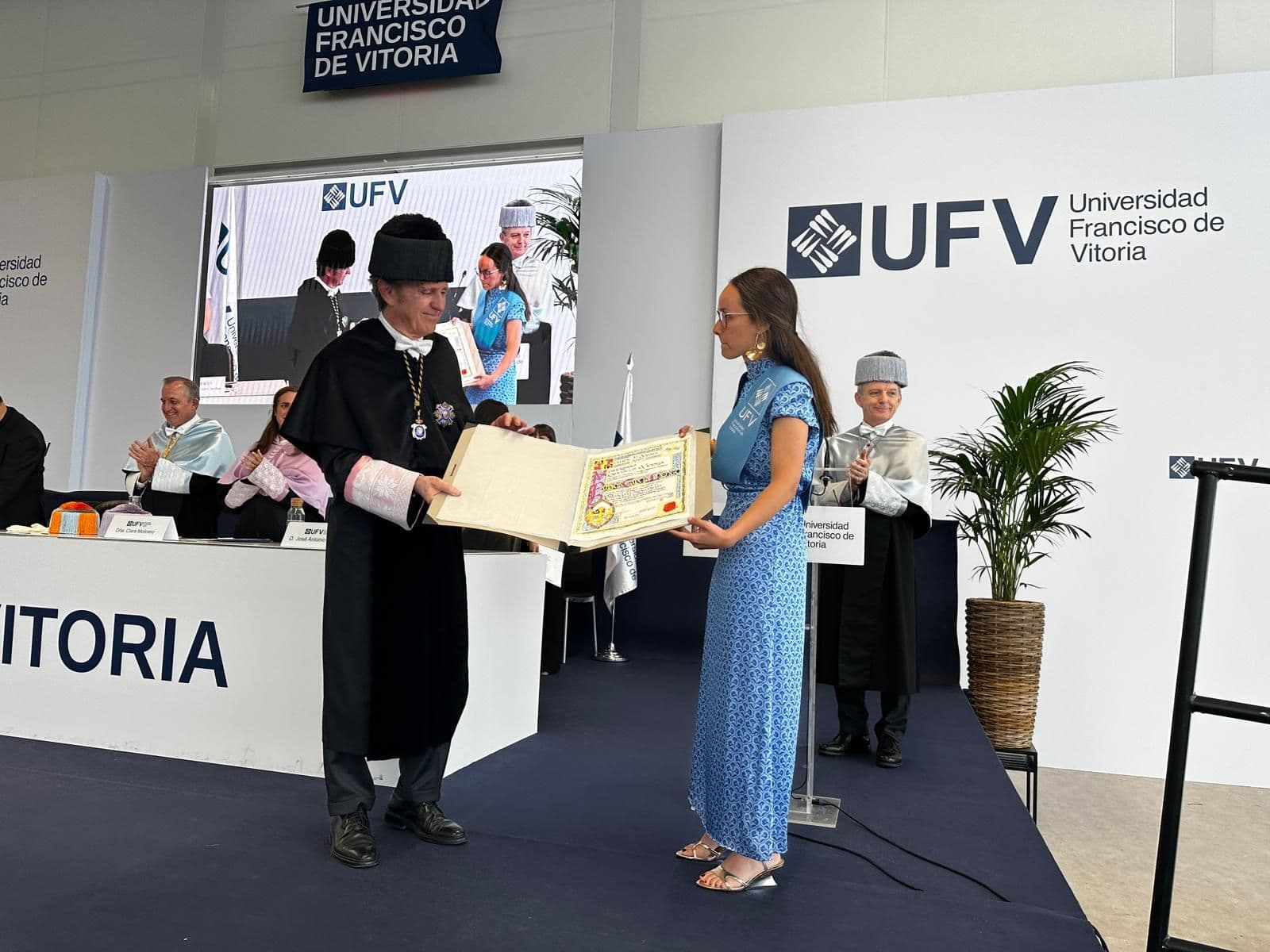 La Universidad Francisco de Vitoria gradúa a más de 5.000 alumnos llamados a liderar con humanidad en la era de la inteligencia artificial WhatsApp Image 2026-06-05 at 12.26.00 La Universidad Francisco de Vitoria gradúa a más de 5.000 alumnos llamados a liderar con humanidad en la era de la inteligencia artificial Estudiar en Universidad Privada Madrid