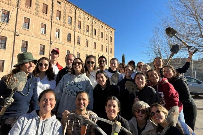 La comunidad de la UFV reforesta una escombrera del río Tajo | Noticias de Actualidad UFV | UFV actividad La comunidad de la UFV reforesta una escombrera del río Tajo | Noticias de Actualidad UFV | UFV Estudiar en Universidad Privada Madrid