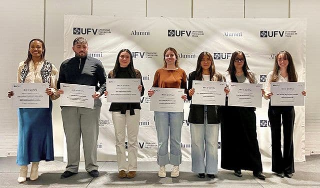 Una comunidad que impulsa el talento: las Becas Alumni abren camino a quienes más lo necesitan | UFV acto_entrega_becas01 Una comunidad que impulsa el talento: las Becas Alumni abren camino a quienes más lo necesitan | UFV Estudiar en Universidad Privada Madrid