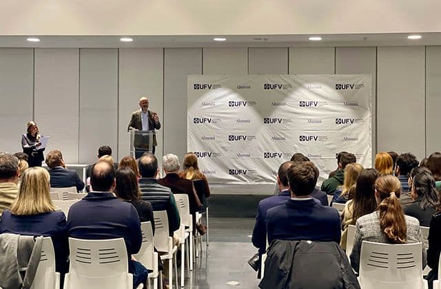 Una comunidad que impulsa el talento: las Becas Alumni abren camino a quienes más lo necesitan | UFV acto_entrega_becas07 Una comunidad que impulsa el talento: las Becas Alumni abren camino a quienes más lo necesitan | UFV Estudiar en Universidad Privada Madrid