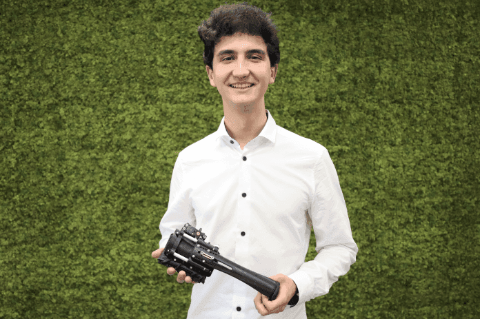Álvaro Gallego, alumno UFV, recibe el ‘Premio excelencia TFG de la Comunidad de Madrid’ por crear una órtesis reductora de carga para el tobillo | Noticias de Actualidad UFV | UFV alvaro-gallego Álvaro Gallego, alumno UFV, recibe el ‘Premio excelencia TFG de la Comunidad de Madrid’ por crear una órtesis reductora de carga para el tobillo | Noticias de Actualidad UFV | UFV Estudiar en Universidad Privada Madrid