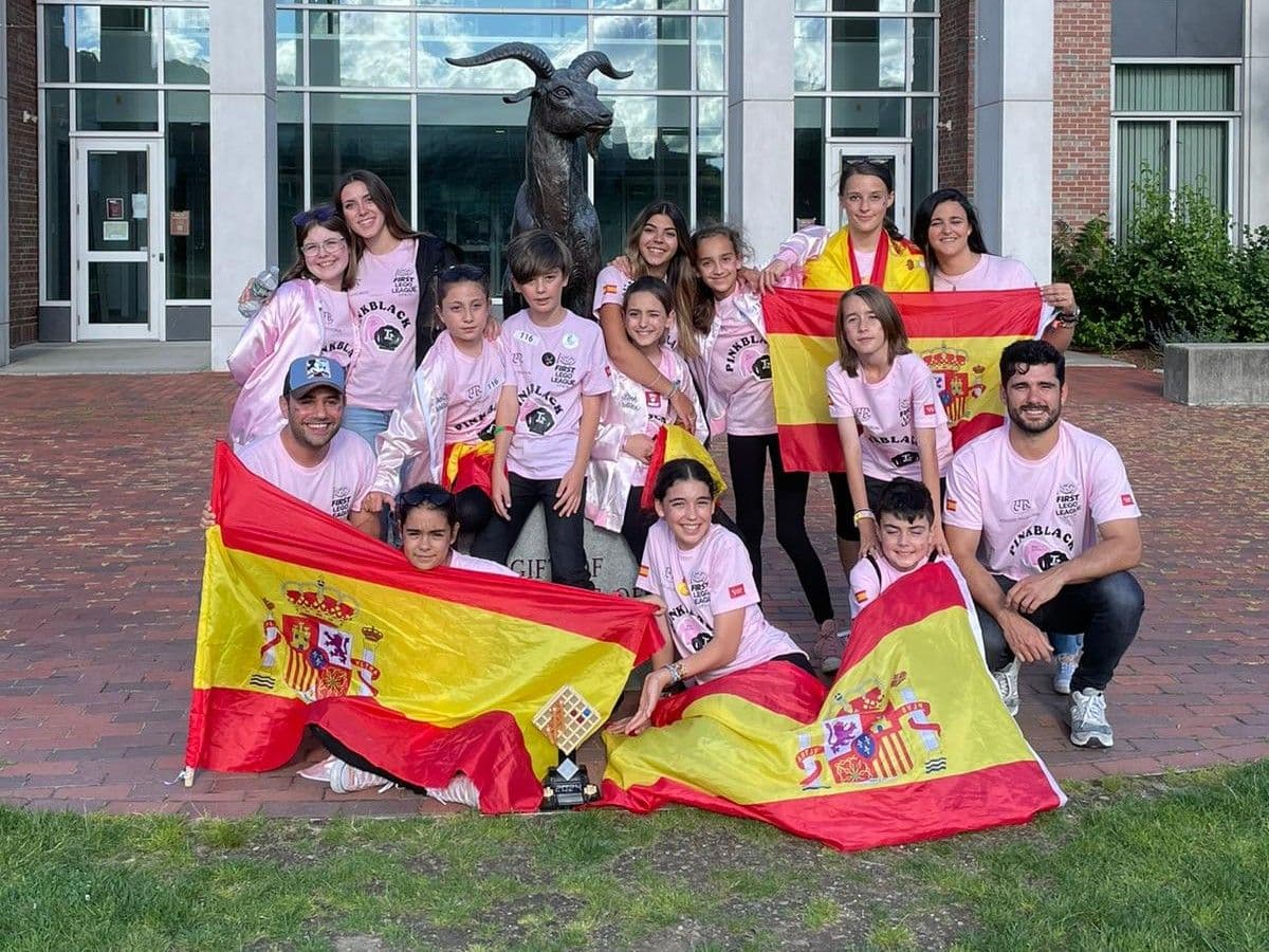Se anuncian los ganadores de la VII edición de los Premios Razón Abierta, impulsados por la Universidad Francisco de Vitoria y la Fundación Vaticana Joseph Ratzinger/Benedicto XVI | UFV bandera horizontal Se anuncian los ganadores de la VII edición de los Premios Razón Abierta, impulsados por la Universidad Francisco de Vitoria y la Fundación Vaticana Joseph Ratzinger/Benedicto XVI | UFV Estudiar en Universidad Privada Madrid