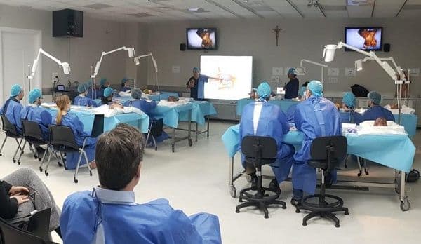 Las universidades de Madrid donan miles de guantes, mascarillas, batas y respiradores y ofrecen científicos | UFV centro-de-simulacion-mascarillas-1 Las universidades de Madrid donan miles de guantes, mascarillas, batas y respiradores y ofrecen científicos | UFV Estudiar en Universidad Privada Madrid