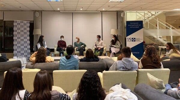 Dos alumnas del Grado en Biomedicina organizan un coloquio en el Colegio Mayor sobre ‘Investigar: ¿preguntas o respuestas?’ | UFV coloquio-CM Dos alumnas del Grado en Biomedicina organizan un coloquio en el Colegio Mayor sobre ‘Investigar: ¿preguntas o respuestas?’ | UFV Estudiar en Universidad Privada Madrid