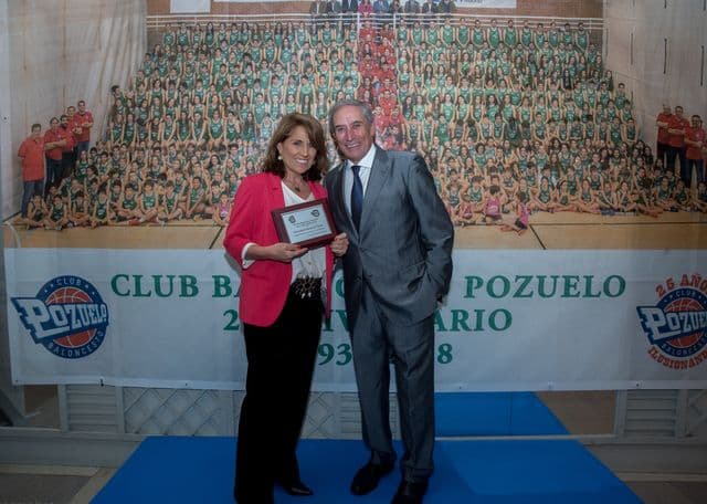 El Club de Baloncesto Pozuelo agradece a la UFV su apoyo en su 25 Aniversario | UFV homenaje-ufv-baloncesto-1 El Club de Baloncesto Pozuelo agradece a la UFV su apoyo en su 25 Aniversario | UFV Estudiar en Universidad Privada Madrid