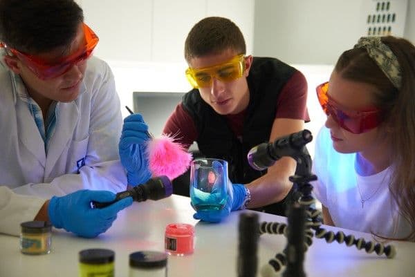 La Universidad Francisco de Vitoria celebra la Noche Europea de los Investigadores con actividades gratuitas y abiertas al público | Noticias de Actualidad UFV | UFV noche-de-los-investigadores-no-portada La Universidad Francisco de Vitoria celebra la Noche Europea de los Investigadores con actividades gratuitas y abiertas al público | Noticias de Actualidad UFV | UFV Estudiar en Universidad Privada Madrid