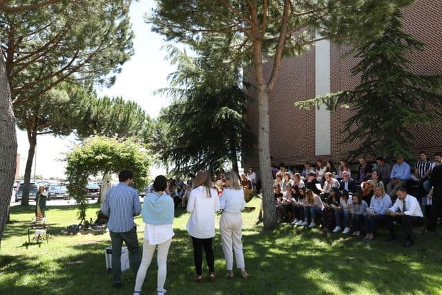 La Familia UFV reza unida el Rosario con motivo de la Virgen de Fátima | UFV rosario-ufv3 La Familia UFV reza unida el Rosario con motivo de la Virgen de Fátima | UFV Estudiar en Universidad Privada Madrid