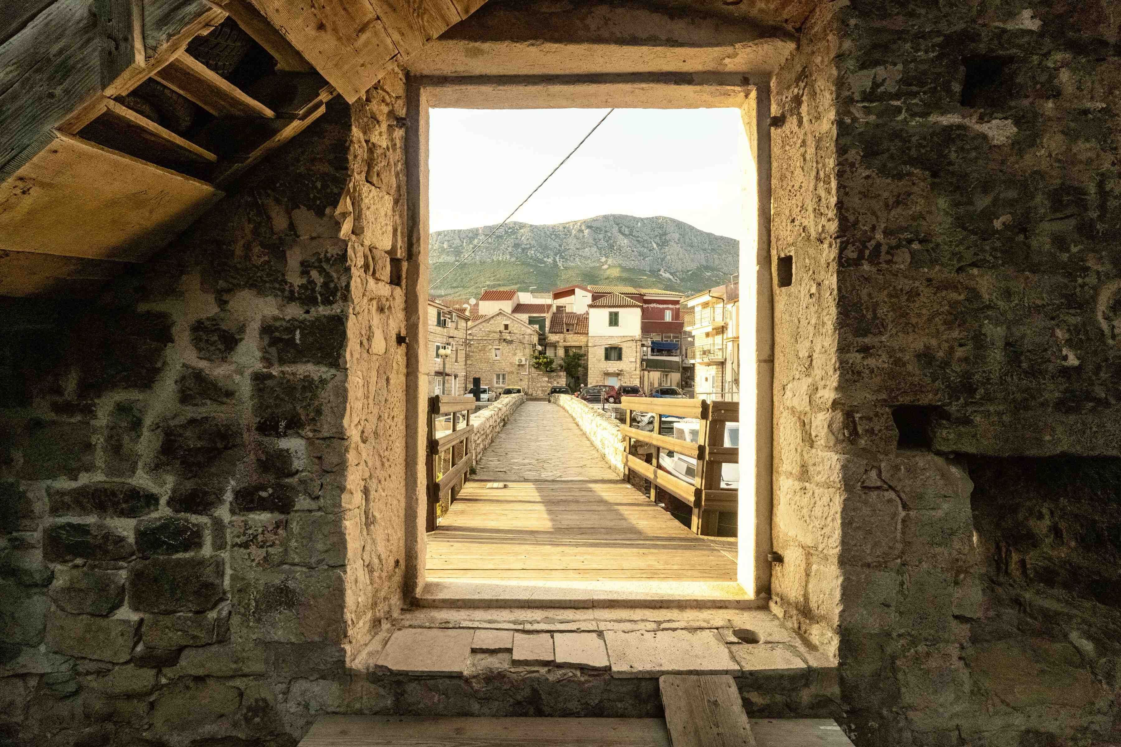 La Universidad Francisco de Vitoria (UFV) desde Familias UFV organizan una conferencia para detenerse a reflexionar sobre cómo el amor, el vínculo y la forma en que nos relacionamos pueden trascender los límites del tiempo y de la vida misma. stone-window-framing-a-view-of-an-old-bridge-and-h-2026-03-25-05-33-57-utc (2) (1) (1) La Universidad Francisco de Vitoria (UFV) desde Familias UFV organizan una conferencia para detenerse a reflexionar sobre cómo el amor, el vínculo y la forma en que nos relacionamos pueden trascender los límites del tiempo y de la vida misma. Estudiar en Universidad Privada Madrid