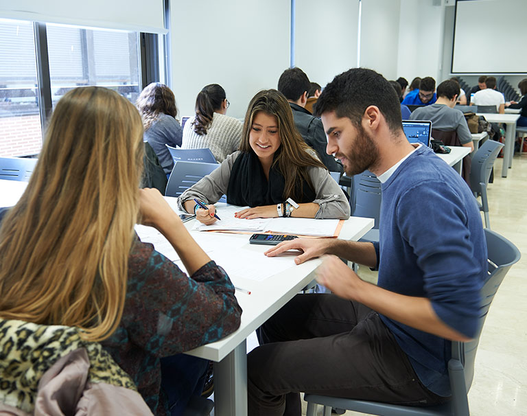 La UFV publica la XVI Encuesta Tendencias Universitarias 2021 realizada entre 3.000 estudiantes de 1º de Bachillerato alumnos grado estudiando ufv La UFV publica la XVI Encuesta Tendencias Universitarias 2021 realizada entre 3.000 estudiantes de 1º de Bachillerato Estudiar en Universidad Privada Madrid