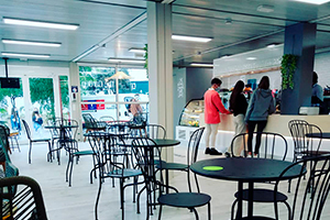 En tus cafeterías mesas the garden cafeteria edificio M UFV En tus cafeterías Estudiar en Universidad Privada Madrid