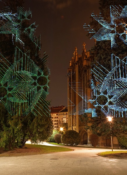 Javier Riera realiza una intervención con proyecciones de luz en los jardines de la Catedral nueva de Vitoria Gasteiz Javier Riera 1 Javier Riera realiza una intervención con proyecciones de luz en los jardines de la Catedral nueva de Vitoria Gasteiz