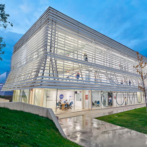 Futuro alumno edificio comunicacion Futuro alumno Estudiar en Universidad Privada Madrid
