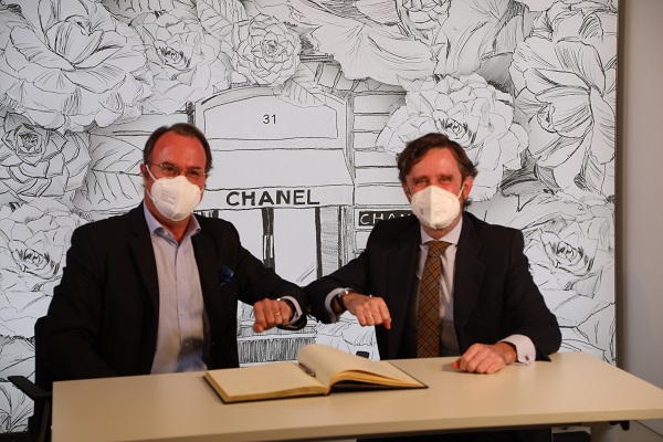 La Universidad Francisco de Vitoria, a través de sus programas de títulos propios, formará a los empleados de Chanel desde una perspectiva humanística Firma Chanel La Universidad Francisco de Vitoria, a través de sus programas de títulos propios, formará a los empleados de Chanel desde una perspectiva humanística Estudiar en Universidad Privada Madrid